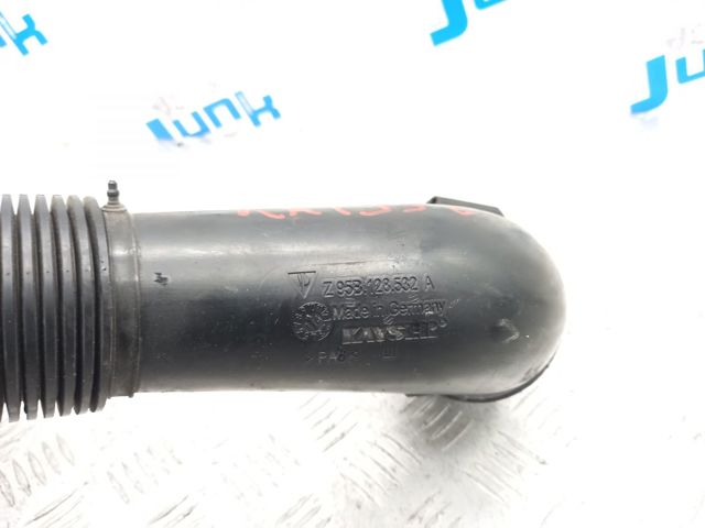 Патрубок повітряний, вихід повітряного фільтра 95B128532A VAG