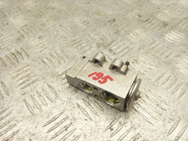 Клапан розширювальний 95B898031 PORSCHE