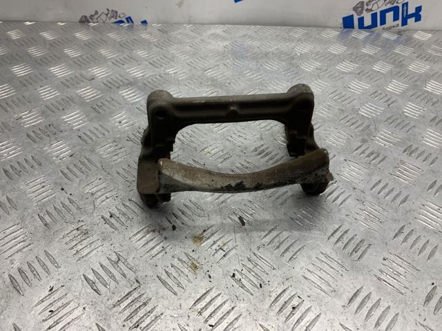 Скоба супорта переднього A0004215606 MERCEDES
