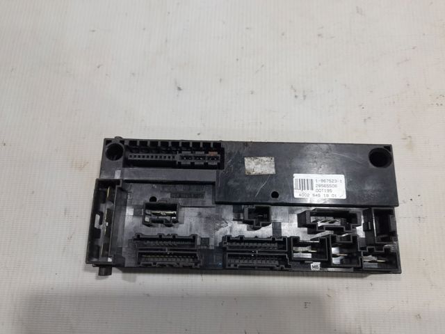 Коробка запобіжників A0025451901 MERCEDES