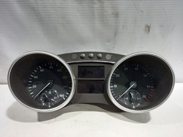 Щиток приладів A1645404847 MERCEDES