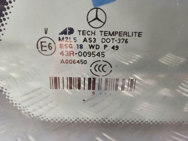 Стукло багажника, праве A1646702250 MERCEDES