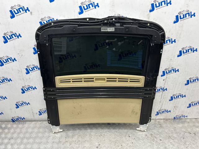 Деталі люків облицювання кузова A1647800829 MERCEDES
