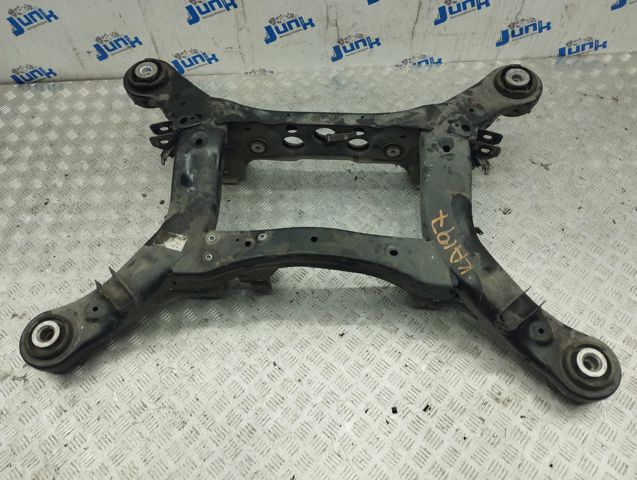 Балка задньої підвіски поперечна A1663503200 MERCEDES
