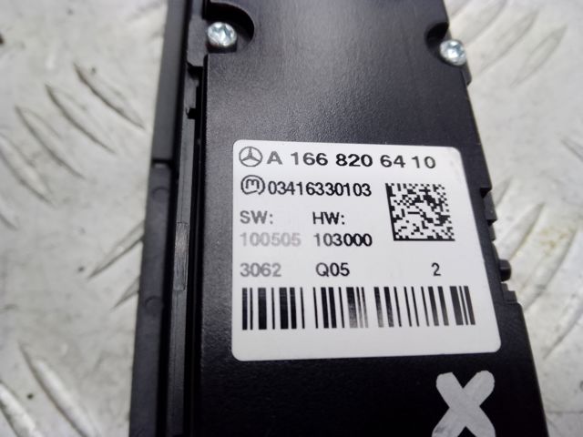 Блок кнопок центральної консолі A1668206410 MERCEDES