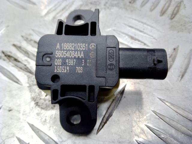Датчик AIRBAG передній A1668210351 MERCEDES