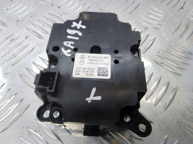 Блок кнопок центральної консолі A1669051651 MERCEDES