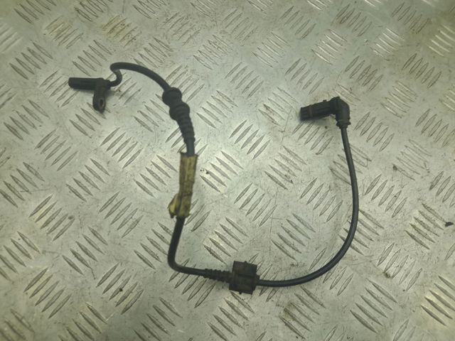 Датчик АБС (ABS) передній A2035400417 MERCEDES