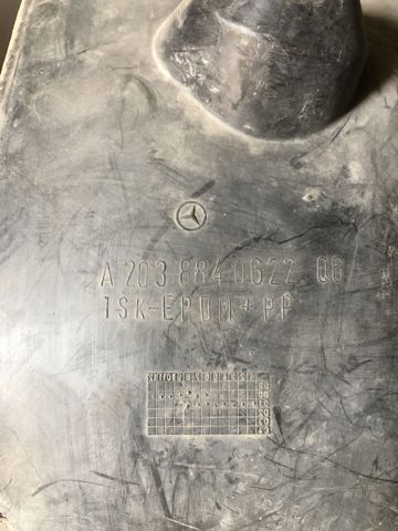 Підкрилок переднього крила, правий передній A2038840622 MERCEDES