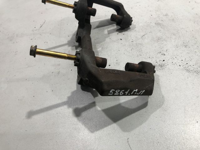 Кронштейн гальмівного супорта A2044211194 MERCEDES