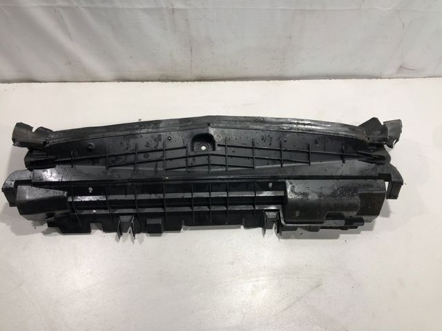 Повітропровід / дефлектор радіатора, нижній A2045050330 MERCEDES