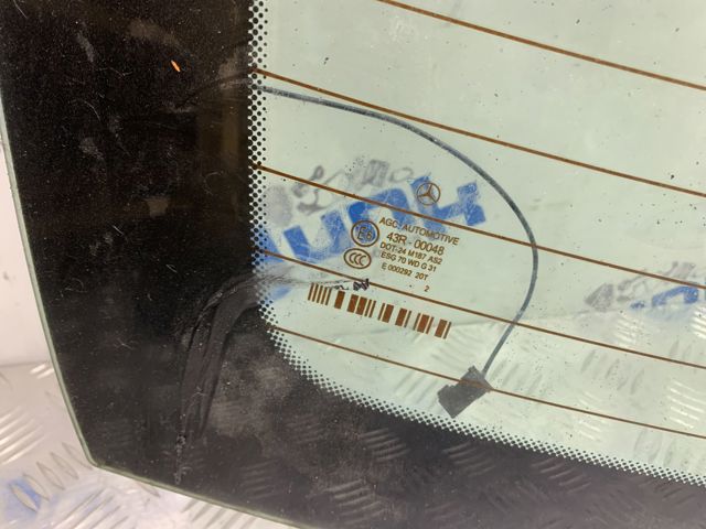Скло автомобільне заднє A2046701700 MERCEDES