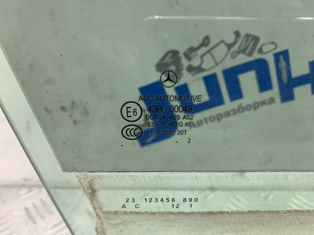 Скло пасажирських дверей A2047250800 MERCEDES
