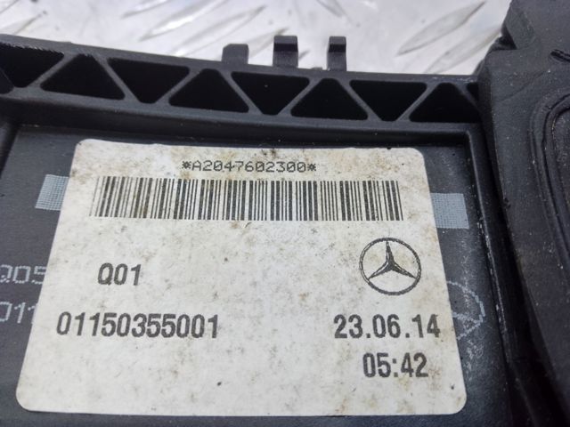 Тримач зовнішньої ручки дверей, лівих дверей A2047602300 MERCEDES
