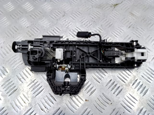 Тримач зовнішньої ручки дверей, задніх лівих A2047602534 MERCEDES