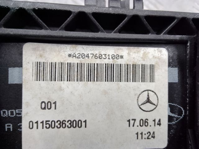Тримач зовнішньої ручки дверей, задніх лівих A2047603100 MERCEDES