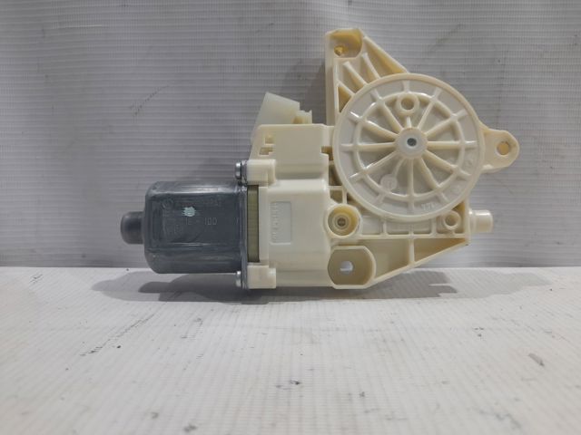 Мотор склопідйомника дверей передніх, правих A2048200242 MERCEDES