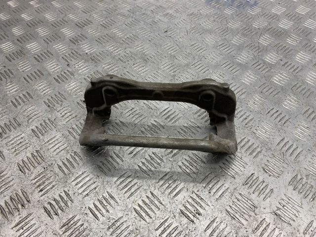 Скоба супорта переднього A2054215400 MERCEDES