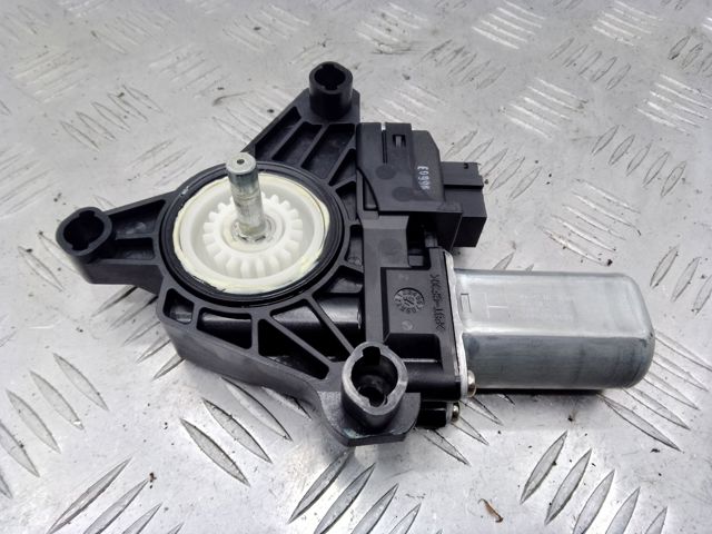 Моторчик склопідйомника двері задніх, правих A2059060401 MERCEDES