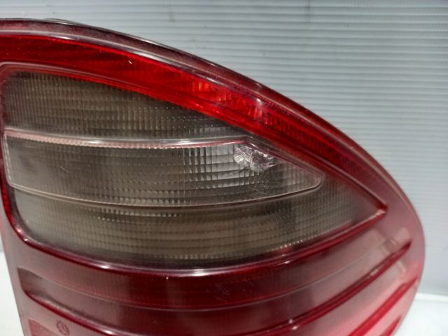 Задній правий зовнішній ліхтар A2108204864 MERCEDES