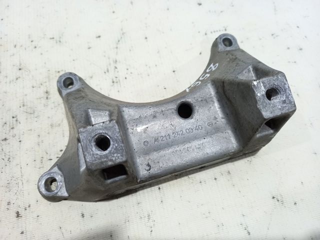 Кріплення подушки коробки передач A2112420340 MERCEDES