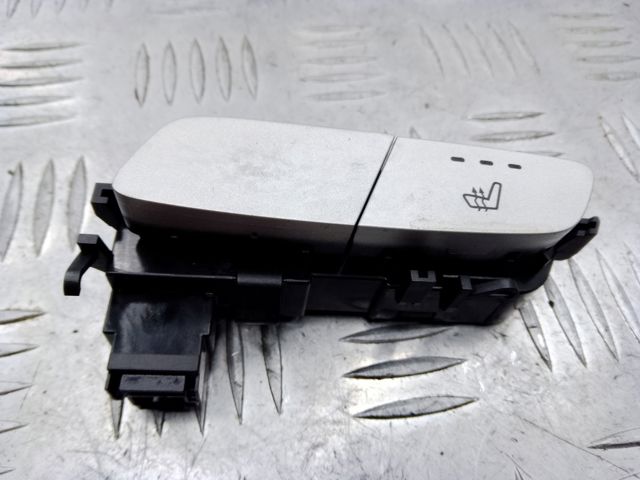 Кнопка обігріву сидіння A21390575027N49 MERCEDES