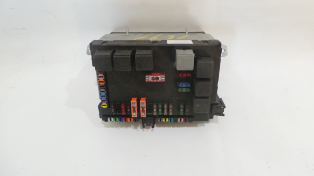 Коробка запобіжників A2215403550 MERCEDES