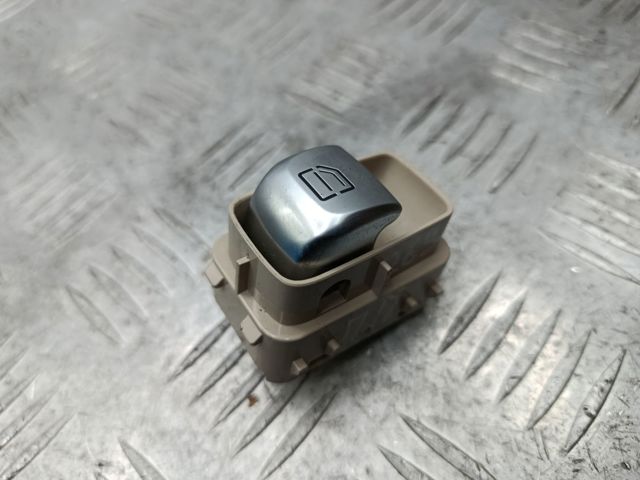 Кнопки переднього правого склопід'ємника A22290519048R73 MERCEDES