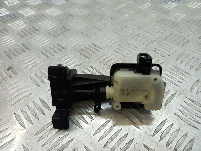 Мотор-привід відкриття лючка бака A2518200197 MERCEDES