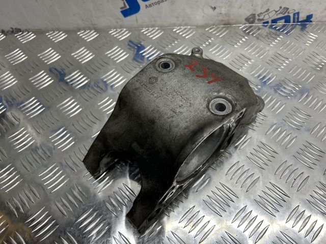 Подушка (опора) двигуна, права задня A2702230138 MERCEDES