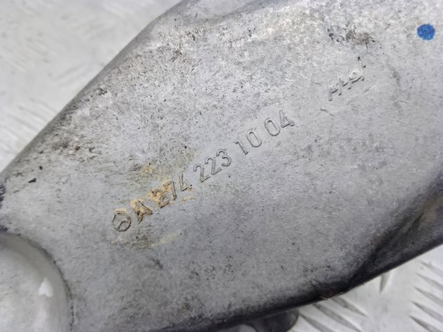 Кронштейн подушки (опори) двигуна, правої A2742231004 MERCEDES