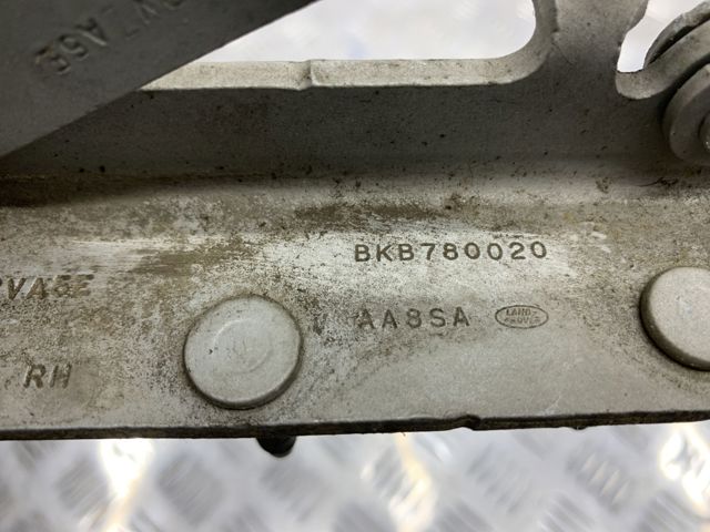 Петля капота, права BKB780020 LAND ROVER