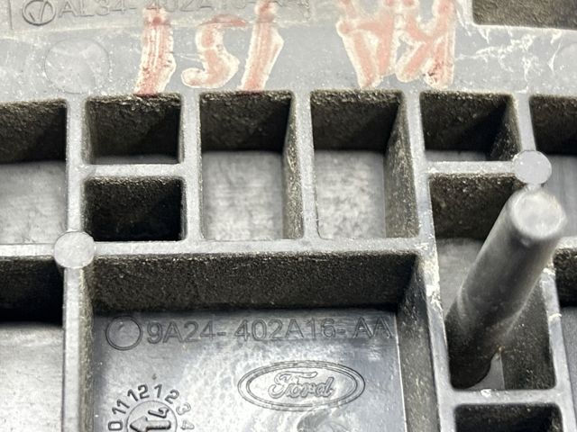 Емблема решітки радіатора CL3Z8213A FORD
