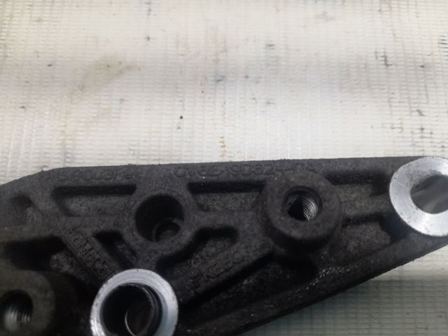 Кронштейн компресора кондиціонера CV6Z19D624C FORD
