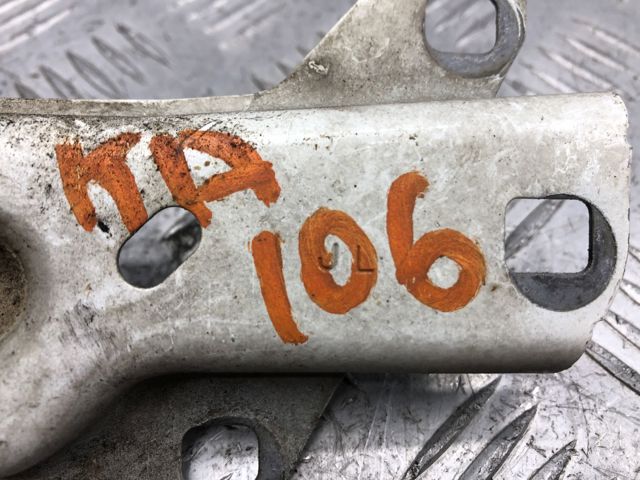 Кронштейн бампера переднього, зовнішній лівий F31813JAMA NISSAN