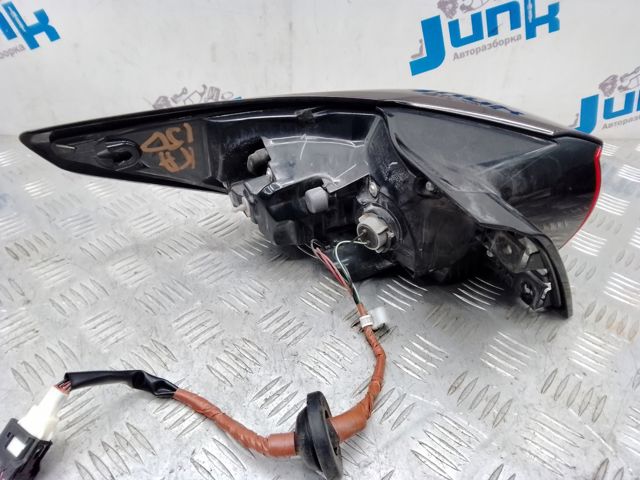 Задній правий зовнішній ліхтар KB8A51150F MAZDA