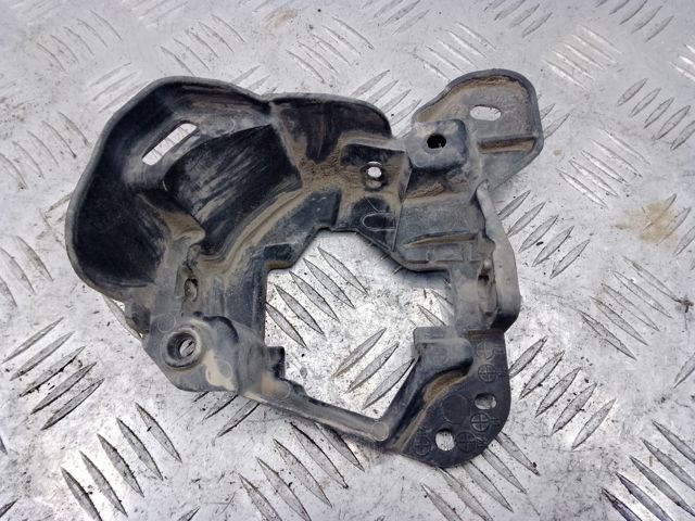 Кронштейн кріплення протитуманной фари, правої KD5351684A MAZDA