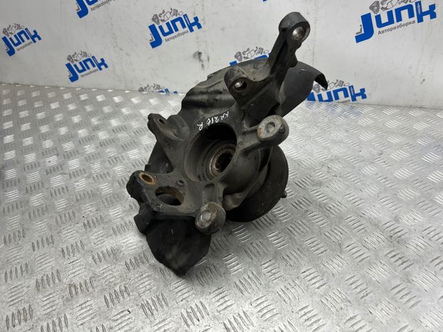 Цапфа поворотного кулака LR010677 LAND ROVER