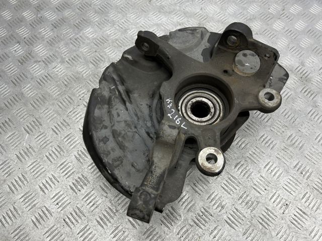 Цапфа - поворотний кулак передній, лівий LR010678 LAND ROVER