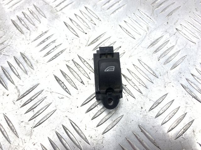 Кнопка підйомника заднього скла LR013904 LAND ROVER