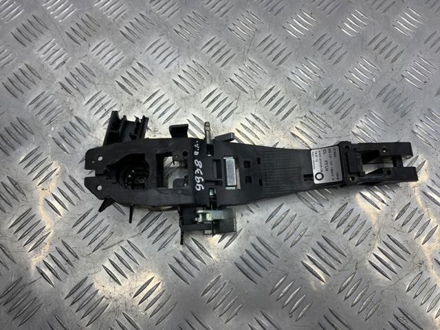 Тримач зовнішньої ручки дверей, передньої лівої LR018296 LAND ROVER
