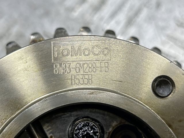 Зірка-шестерня розподільного валу двигуна,випускного LR023931 LAND ROVER