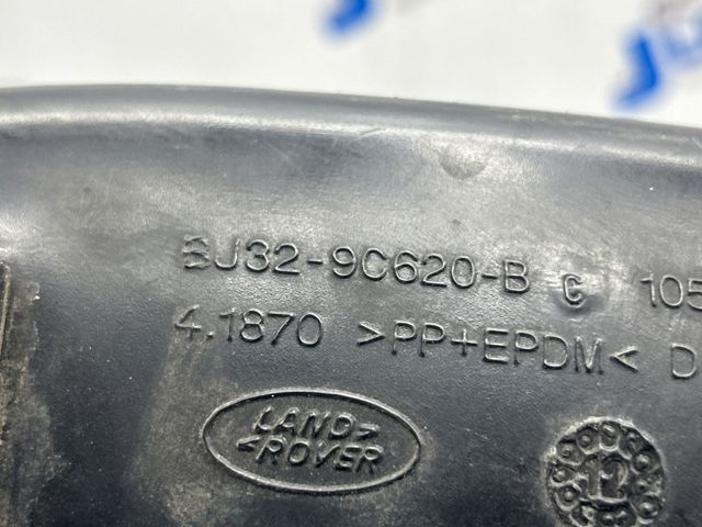 Патрубок повітряний, вихід повітряного фільтра LR024307 LAND ROVER