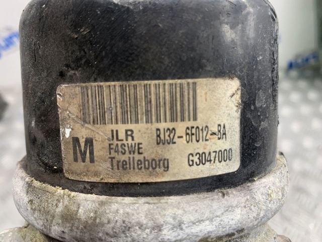 Подушка (опора) двигуна, права нижня LR024730 LAND ROVER