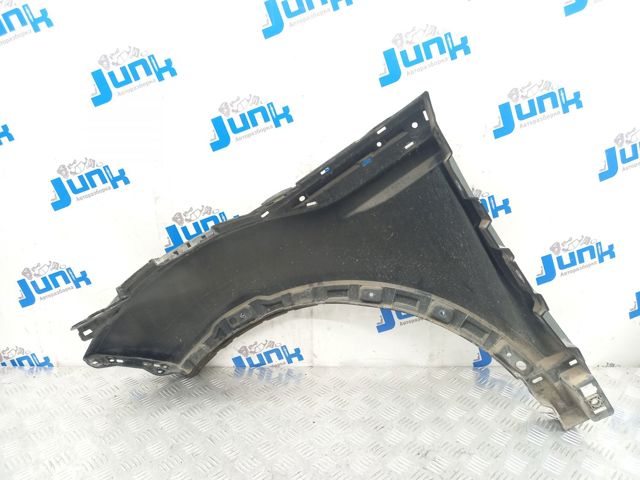 Переднє праве крило LR027589 LAND ROVER