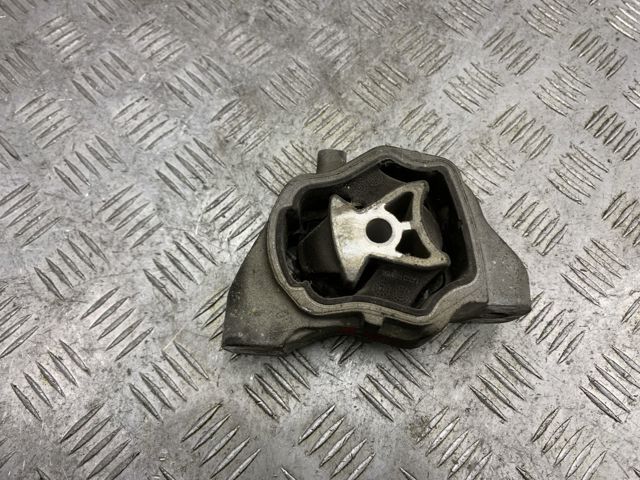 Подушка (опора) двигуна, нижня LR032311 LAND ROVER