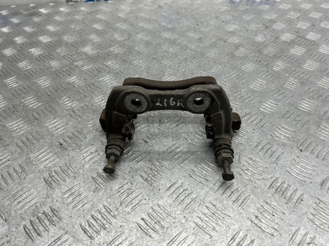 Скоба супорта переднього LR032893 LAND ROVER
