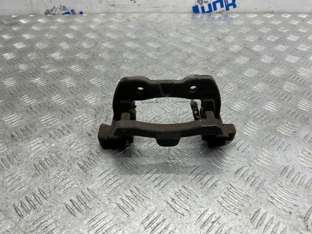Скоба супорта переднього LR032894 LAND ROVER