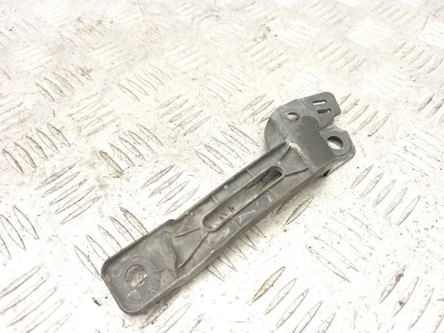Кронштейн кріплення крила переднього правого, передній LR033051 LAND ROVER