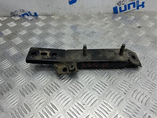 Кронштейн передньої балки LR038788 LAND ROVER